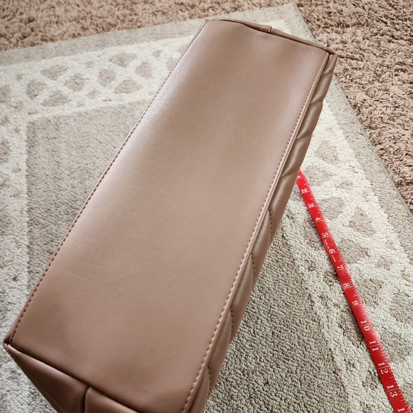 A New Day Quilted Chain Bag - Picture 7 of 9